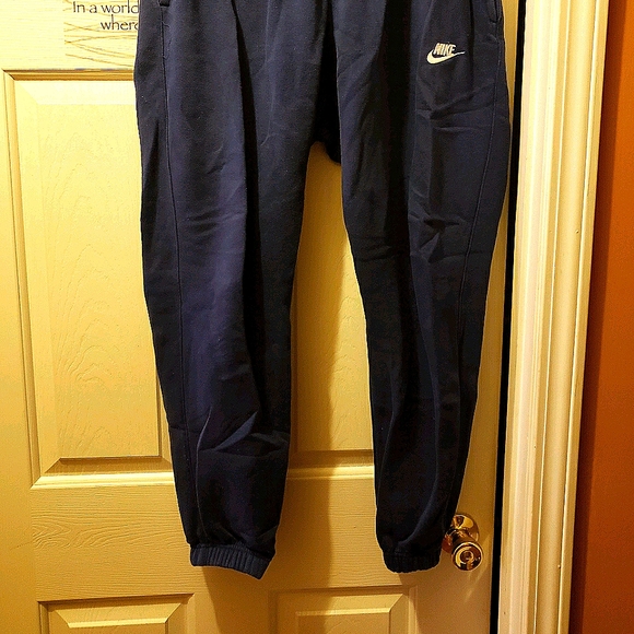 Nike Sportswear Club Fleece Joggers - Picture 2 of 4